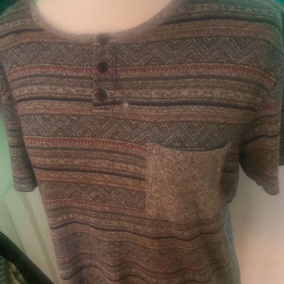 Used Henley men’s size large on the Baez brand T-shirt with breast pocket! - Picture 2 of 5